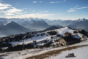 VIP transfer from Munich to Garmisch-Partenkirchen with luxury vehicle in the Bavarian Alps